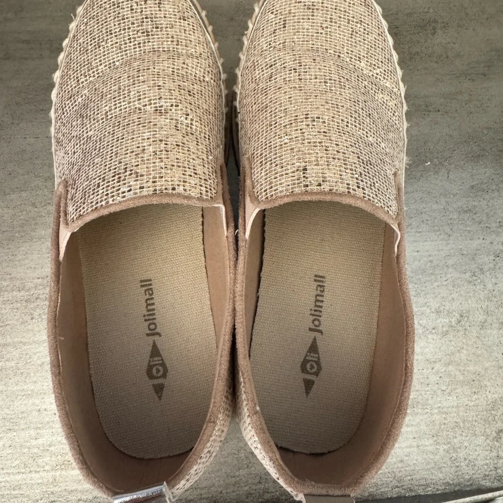 Platform sneakers size 8